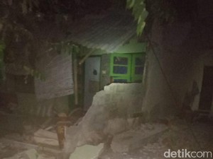 Polisi Sisir Pemukiman Warga di Lombok Timur Pascagempa 7 SR