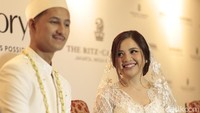 Tasya Kamila mengaku merinding saat membaca berita soal Lion Air JT 610 yang jatuh, karena pesawat tersebut hanya berbeda 10 menit take off nya dari pesawat yang digunakan sang suami. Asep/detikHOT