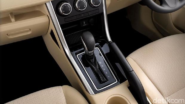 Transmisi matik di Xpander GLS A/T.