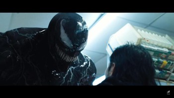 Sudah nonton trailer terbaru dari film Venom? Karakter yang diperankan Tom Hardy ini tampak seram ya. Foto: Internet