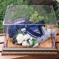 Kaus dan kemeja juga menjadi pilihan Tasya untuk memberikan seserahan balasan pada Randi. Kaus yang diberikannya datang dari brand Ted Baker, Lacoste dan Timberland. Foto: Instagram/@seserahanindonesia