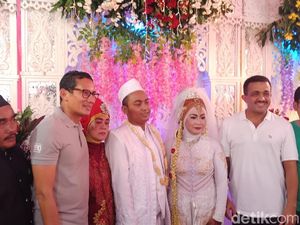 Sandi Datangi Kawinan Warga di Cakung, Pengantin Kaget