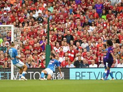 Di babak kedua, Mohamed Salah membawa Liverpool makin menjauh lewat golnya di menit ke-58. Foto: Clodagh Kilcoyne/Reuters