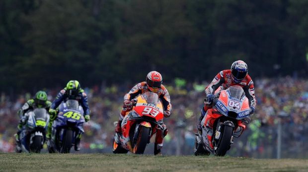 Andrea Dovizioso gagal mempertahankan posisi dari kejaran Marc Marquez.