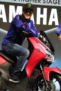  Maverick Vinales hadir di peresmian Yamaha Lexi. Foto: Yamaha