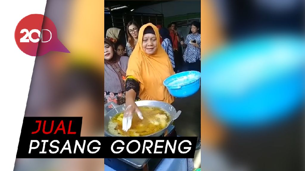 Aksi Luar Biasa Ibu-ibu Masukkan Tang an ke Penggorengan Aksi Luar Biasa Ibu-ibu Masukkan Tangan ke Penggorengan