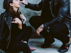 Potret Chloe Bennet, Pacar YouTuber Rusuh Logan Paul