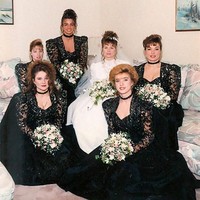 Kehadiran bridesmaid atau pengiring pengantin cukup penting untuk mempermanis sebuah acara pernikahan. Tapi penampilan mereka tidak boleh lebih cantik dan menarik dibandingkan sang pengantin wanita. Foto: Dok. Bored Panda