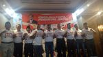 Gaya Kompak Koalisi Jokowi: Sneakers, Kaus Putih, hingga Peci