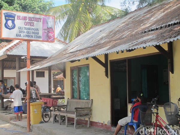 Kriminalitas jarang terjadi di Gili Trawangan. Tidak ada polisi di sana, hanya Island Security sebagai petugas keamanan (Afif Farhan/detikTravel) Kriminalitas jarang terjadi di Gili Trawangan. Tidak ada polisi di sana, hanya Island Security sebagai petugas keamanan (Afif Farhan/detikTravel)
