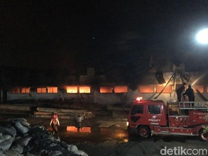 Kebakaran di Pabrik Sepatu di Mojokerto Bisa Dipadamkan