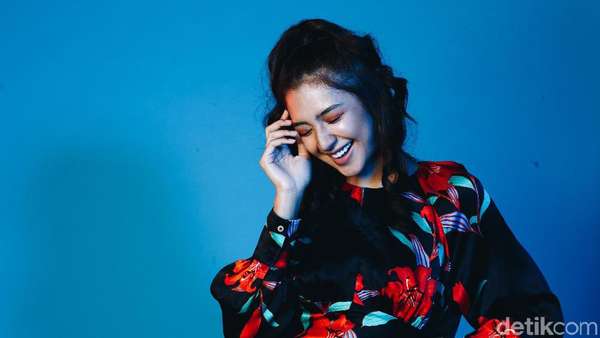 Makin Matang, Mikha Tambayong Celeb of The Month Bulan Ini Makin Matang, Mikha Tambayong Celeb of The Month Bulan Ini