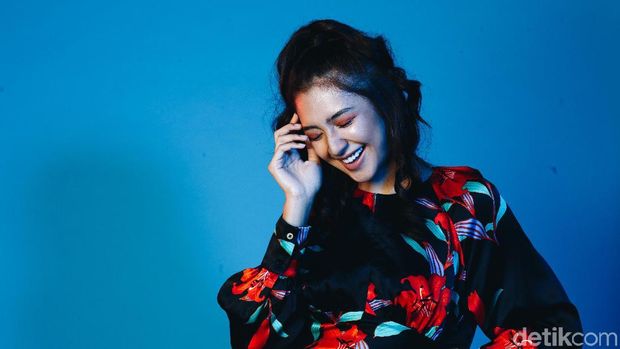 Mikha Tambayong saat pemotretan Celeb of The Month di detikHOT