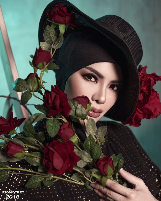 Ditanya tentang koleksi pakaiannya yang seksi, Niki mengungkapkan niatnya untuk melelang koleksi tersebut. Hasil lelang akan Niki sumbangkan untuk orang yang membutuhkan. Foto: Rio Motret