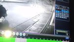 Foto: Potongan CCTV yang Rekam 2 Pelempar Molotov di Rumah Kapitra