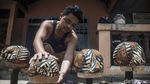 Potret Perajin Blangkon dari Yogyakarta
