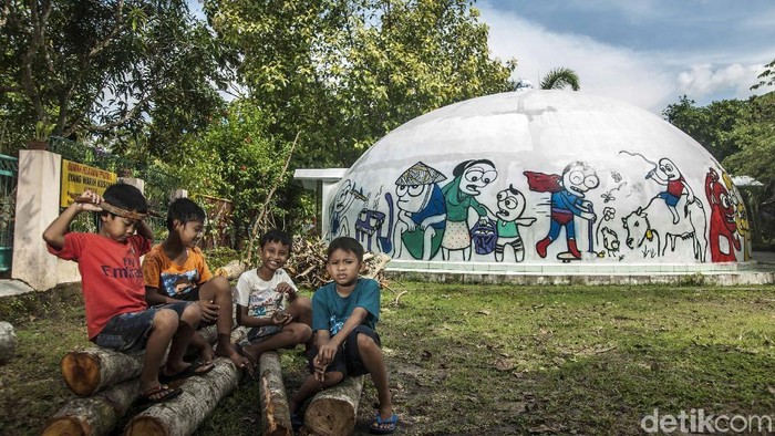 Gempa berkekuatan besar pernah mengguncang Jogja 2006 silam. Warga yang kehilangan rumah pun diberikan tempat tinggal baru dengan sebutan rumah teletubbies.