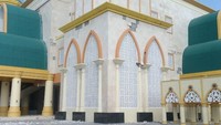 Masjid tampak lengang pasca gempa.