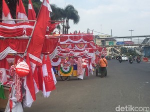 Satpol PP akan Tertibkan Pedagang Bendara di Bahu Jalan Jatinegara
