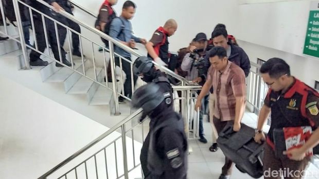 Kejari Gresik geledah ruang kadinkes/