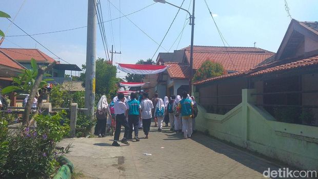 Kebakaran SMPN 21 Surabaya, Siswa Panik Berhamburan Keluar