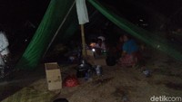 Di Lombok Utara ada ratusan pengungsi korban gempa yang membutuhkan bantuan. Warga bertahan di tenda darurat dan dengan cadangan makanan seadanya.