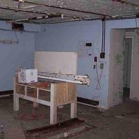 Termakan oleh waktu, bunker tua ini jadi rusak dan lapuk. Hampir mustahil untuk memperbaiki kondisinya seperti semula. Tapi lewat tangan dingin seorang wanita bernama Elizabeth Strutton, siapa sangka tempat tersebut bisa berubah drastis. Foto: Dok. Elite Readers/ SWNS.com