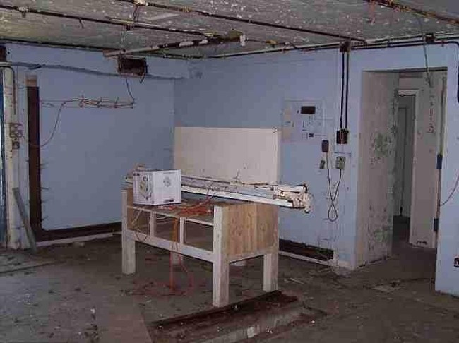 Termakan oleh waktu, bunker tua ini jadi rusak dan lapuk. Hampir mustahil untuk memperbaiki kondisinya seperti semula. Tapi lewat tangan dingin seorang wanita bernama Elizabeth Strutton, siapa sangka tempat tersebut bisa berubah drastis. Foto: Dok. Elite Readers/ SWNS.com