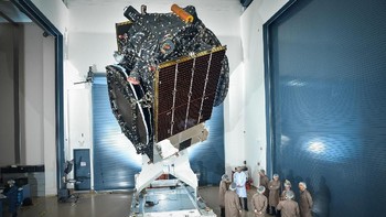 Inilah penampakan satelit Merah Putih di pabrik SSL di San Francisco. Satelit Merah Putih akan menjadi satelit ke-10 yang dioperasikan oleh Telkom. Satelit pertama perusahaan milik negara ini adalah Palapa A1 yang diluncurkan pada 9 Juli 1976. Foto: SSL