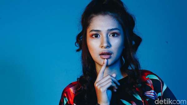 Makin Matang, Mikha Tambayong Celeb of The Month Bulan Ini Makin Matang, Mikha Tambayong Celeb of The Month Bulan Ini