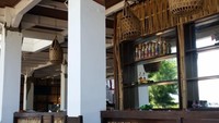 Banyak tembok yang retak akibat guncangan gempa yang keras (Austin Gusman/Istimewa)