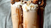 Samoa Iced Coffee merupakan racikan yang sempurna antara es kopi, krim dan samoa cookies. Foto: Pinterest