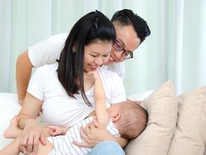 Pentingnya Dukungan Suami Saat Istri Menyusui