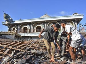Tim Gabungan Sisir Korban Gempa Diduga Masih Tertimbun Puing