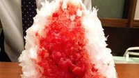 Terletak di 3-13-3 Mejiro, Toshima-ku, tokyo, Shimura populer dengan es serut dengan topping rasa strawberry. Harga yang ditawarkan sekitar 1.000 yen atau Rp. 129.000. Foto : instagram @sasap51