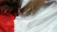 Pesanan bendera Merah Putih ini untuk menyambut HUT RI yang ke-73.