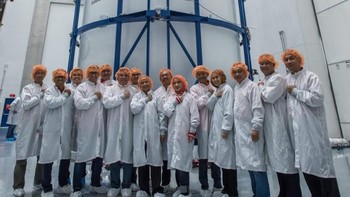 Satelit Merah Putih dirancang dapat bertahan 16 tahun yang ternyata adalah perhitungan minimal. Karena kapasitas bahan bakarnya dapat membuat sang satelit mampu beroperasi sampai 21 tahun lamanya. Foto: SSL