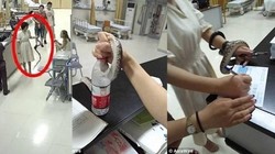 Seorang wanita di China membuat heboh ketika datang ke IGD rumah sakit dengan seekor ular digenggaman. Diketahui dirinya digigit oleh ular tersebut.