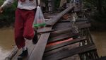 Potret Lapuknya Jembatan di Riau yang Jadi Akses Utama Warga