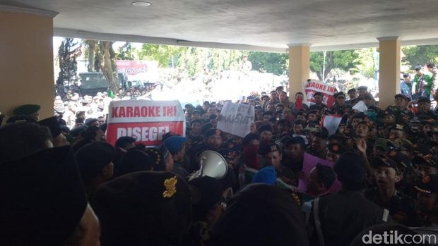 Datangi Bupati, Massa NU Desak Penertiban Karaoke di Wonosobo