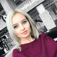 Julia pun mengklaim bahwa ia tidak menjalani pembedahan agar memiliki tubuh kurus. Bentuk tubuhnya memang seperti itu sejak lahir. Foto: Instagram @pink_huink