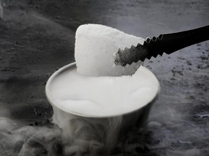 Es Kering Kini Banyak Dicari untuk Hadapi COVID-19, Apa Fungsinya?