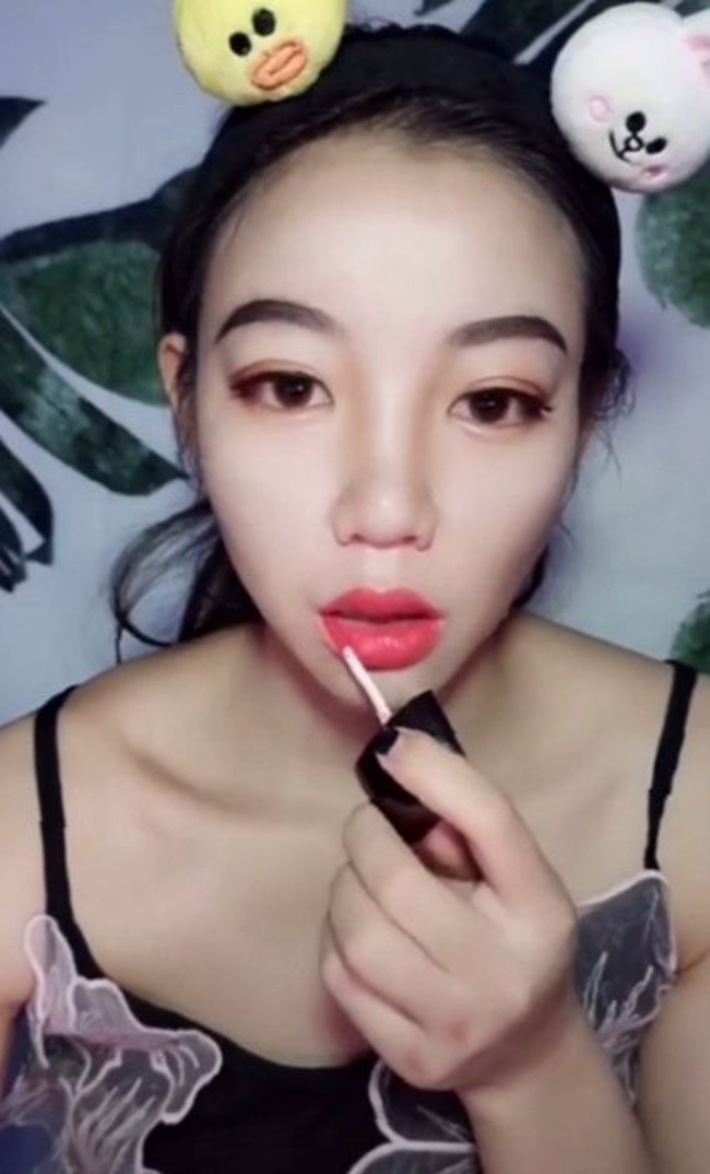 Wom amazing makeup, komentar netizen dengan nama Eise. Foto: Istimewa