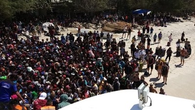 Potret Evakuasi WNA dari Gili Trawangan