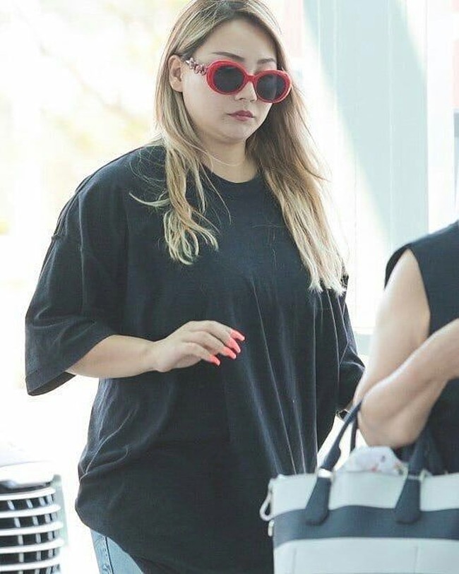 Seorang sumber yang dekat dengan YG Entertainment mengungkapkan kalau perubahan tubuh CL bukan karena stres. Tapi karena selama di Amerika Serikat, wanita bernama asli Lee Chae-rin ini kurang olahraga. Foto: Instagram/@leechaelincl91