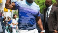 Sudah jadi rahasia umum, Terry Crews punya badan yang kekar. Tapi ternyata, aktor itu mulai makan di jam 2 siang. Ia bisa makan apapun hingga jam 10 malam. Di 16 jam berikutnya, ia berpuasa. Foto: Istimewa