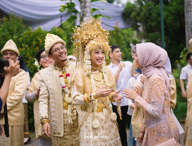 Gita Savitri dikenal sebagai Youtuber berhijab yang rutin mengunggah konten tentang pengalaman hidup di Jerman. Ia pun memiliki banyak penggemar yang juga menyukai gaya hijab dan riasan wajahnya yang simpel. Foto: Ink Photos (Instagram @ink.photos)