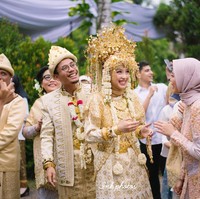 Gita Savitri dikenal sebagai Youtuber berhijab yang rutin mengunggah konten tentang pengalaman hidup di Jerman. Ia pun memiliki banyak penggemar yang juga menyukai gaya hijab dan riasan wajahnya yang simpel. Foto: Ink Photos (Instagram @ink.photos)