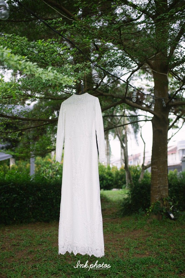 Menurut Nina, proses diskusi dan komunikasi dengan Gita berlangsung sangat cepat. Ia mengaku Gita sangat praktis dan tidak ribet dalam memilih rancangan busana pengantinnya. Foto: Ink Photos (Instagram @ink.photos)