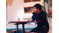 Makan sendiri pun sepertinya nggak masalah bagi Arsy ya? Buktinya dia rela menunggu sendirian di restoran. Hayooo, siapa yang ditunggu? Foto: Instagram arsywidianto